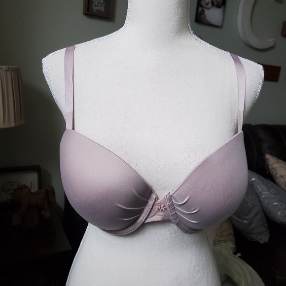 Victoria's Secret Other - Fabulous by Victoria's Secret lined demi bra 36D